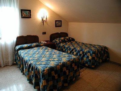 נוחה Hotel Los Nogales מראה חיצוני תמונה