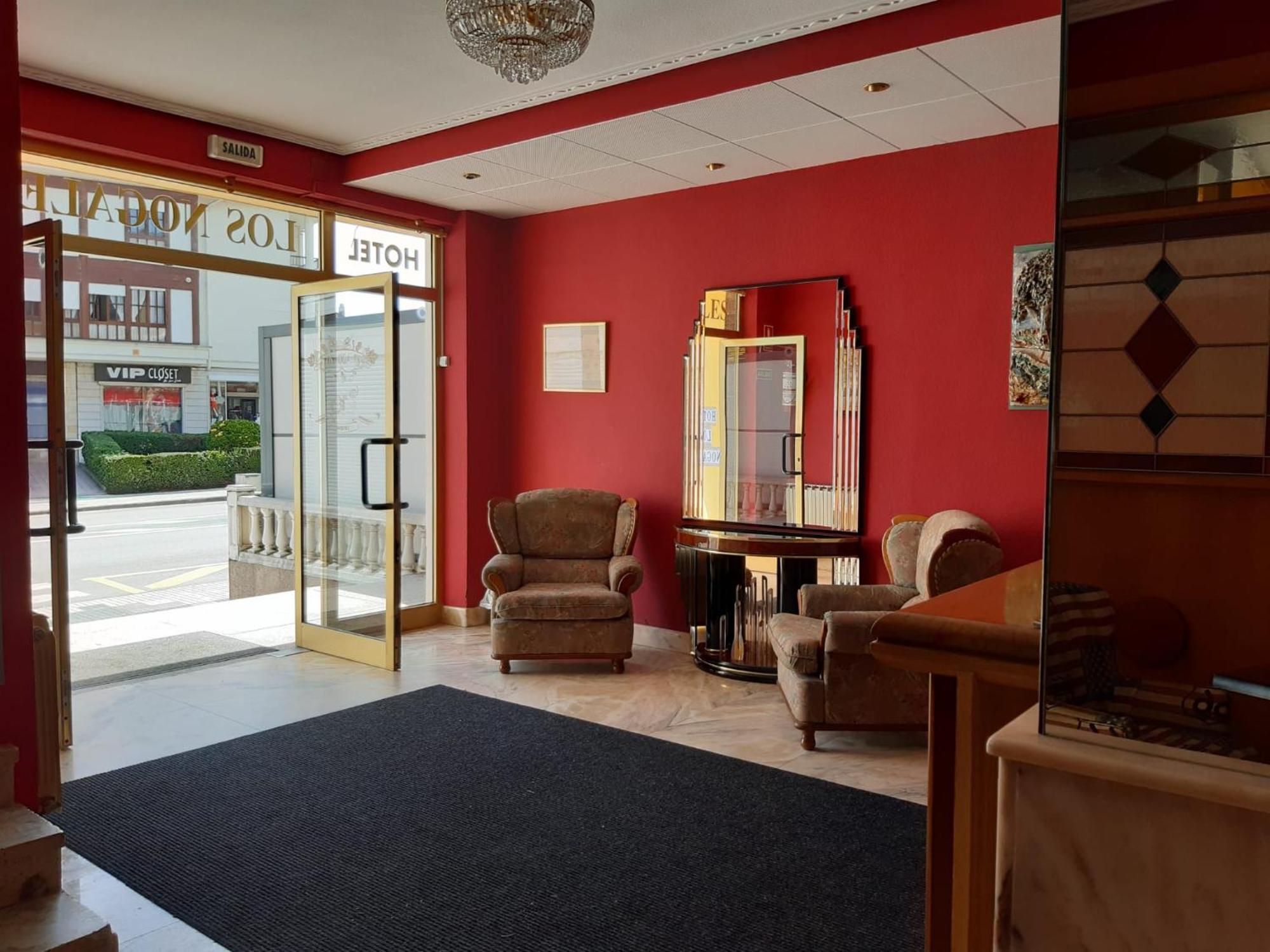 נוחה Hotel Los Nogales מראה חיצוני תמונה